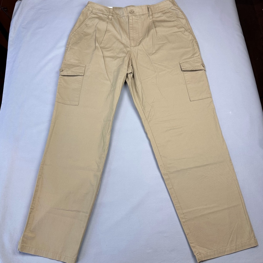 Calvin Klein Women's Straight Leg Cargo Pants in Khaki